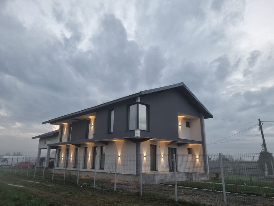 Casa mare de vânzare - construcție 2023