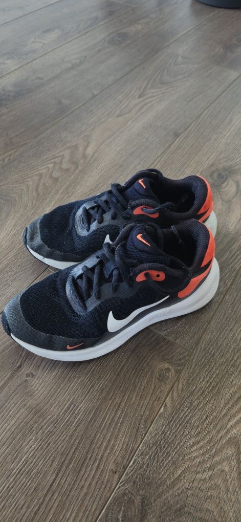 Nike Revolution 33,  чехли за момче 32, 33