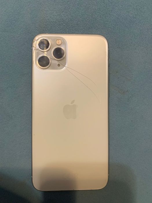 Айфон 11 про продаю срочно