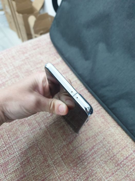 Vând samsung s21 plus 5g