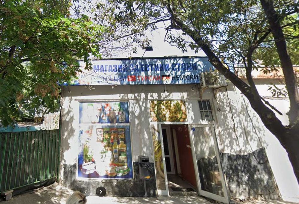 Отдава се под наем търговски обект