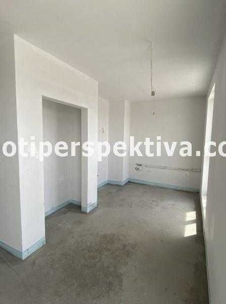 Продава се Двустаен апартамент в Пловдив, Беломорски - 100 кв.м за 1070 €/кв.м - Снимка #2