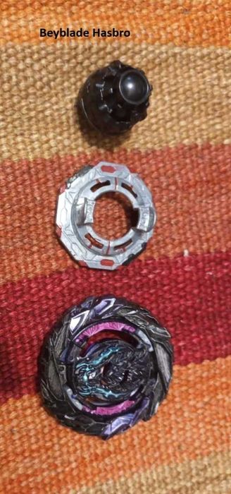 Arena Beyblade + un Beyblede