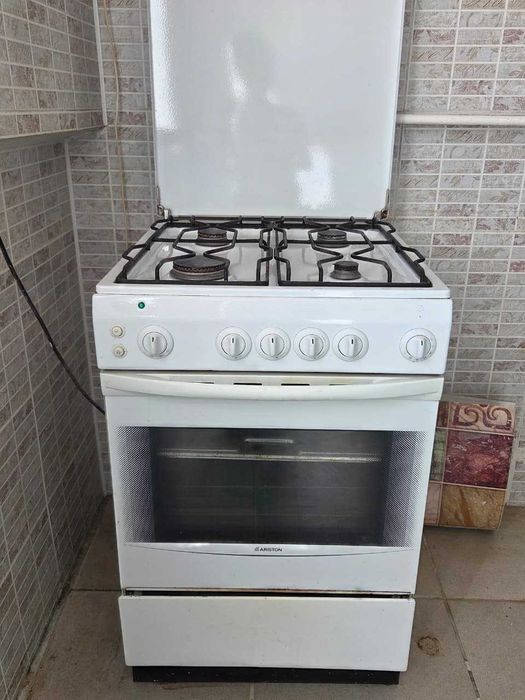 Газовая плита Ariston с электроподжигом