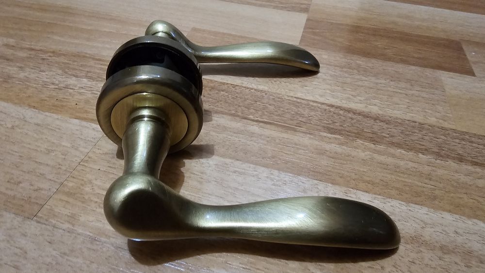 Vand manere usa Tolosa culoarea bronz ,noi!