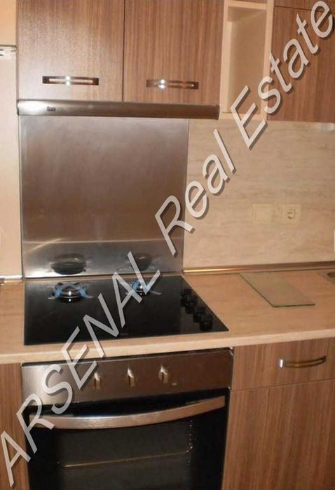 Тристаен апартамент под наем, Студентски град