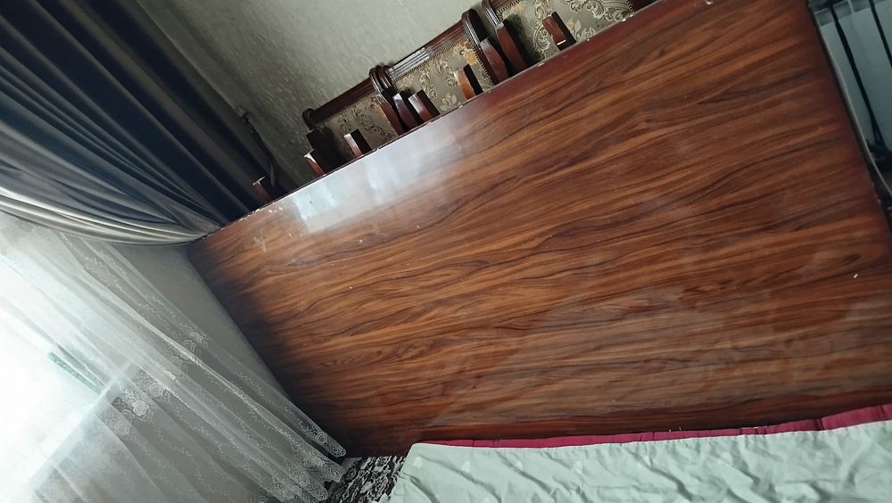 Стол ва стуллар сотилади