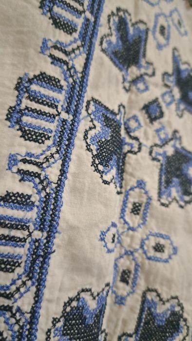 Ie cu motive traditionale