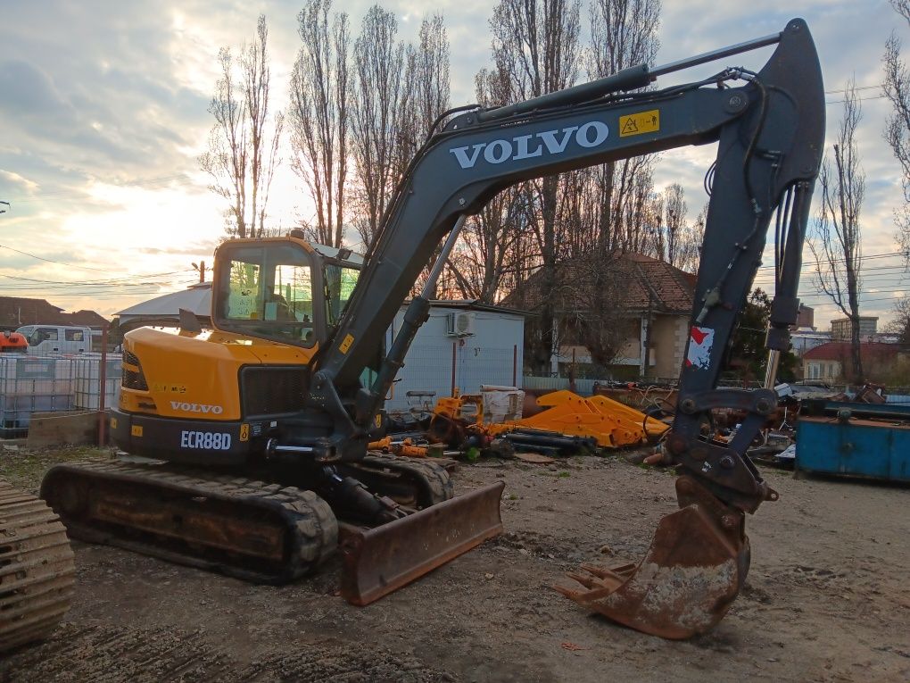 Vând excavator volvo ECR 88 D