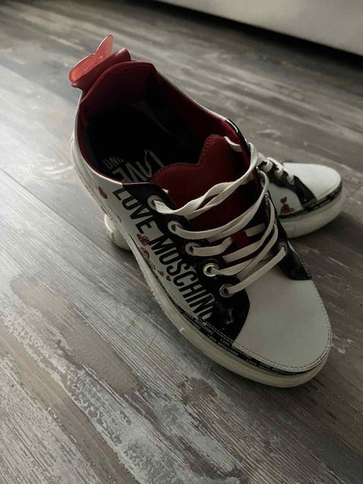 Обувки Moschino