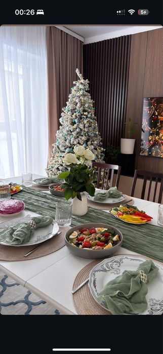 Продам заснеженную елку