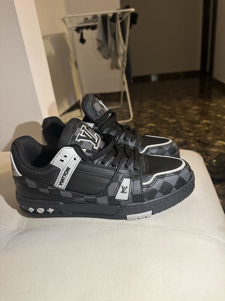 Adidasi Louis Vuitton 42