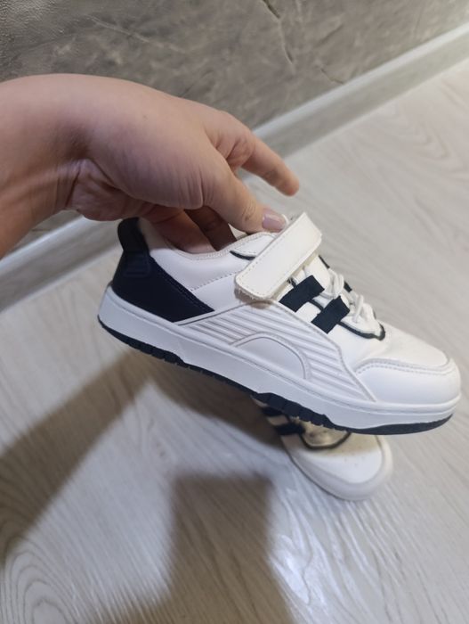 Продам б/у кроссовки для мальчика