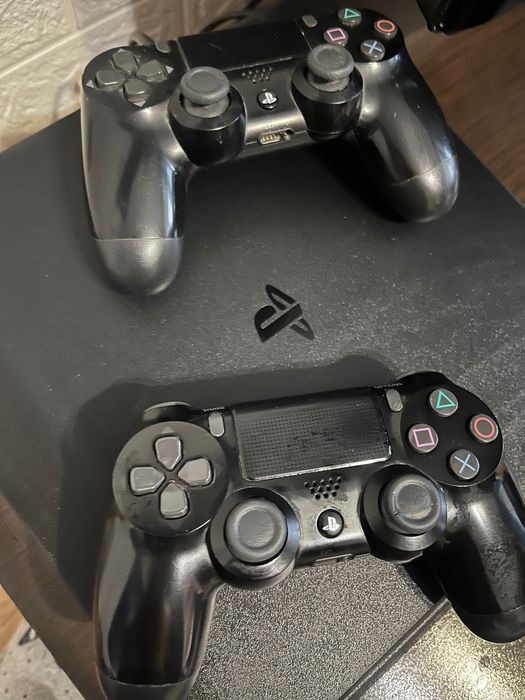 PlayStation 4 със 2 джойстика