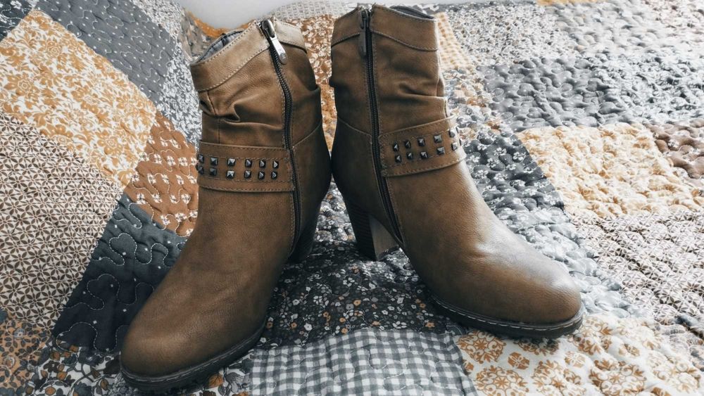 Дамски боти, бежови. Номер 37.