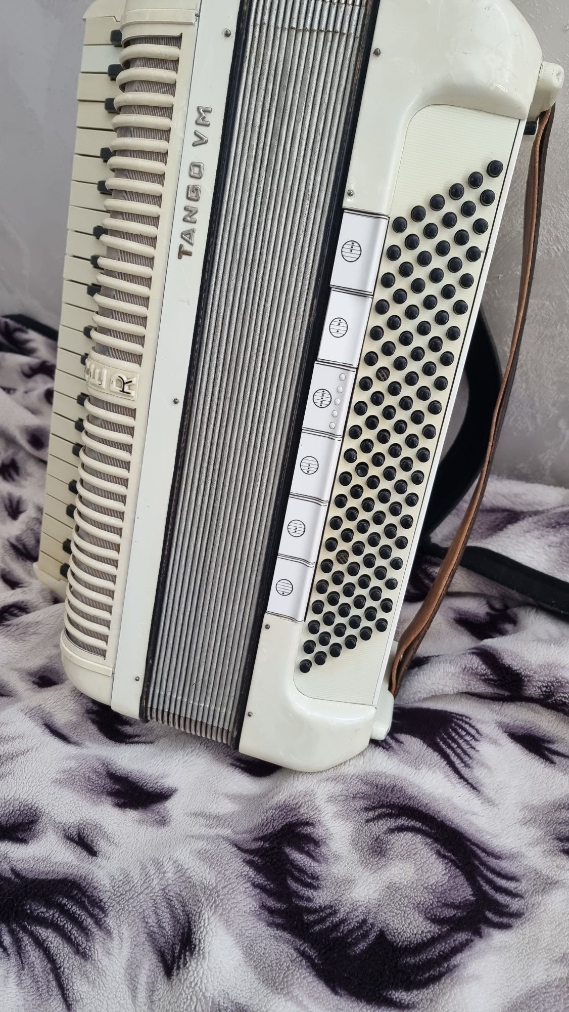 Acordeon hohner în stare foarte bună 1800lei
