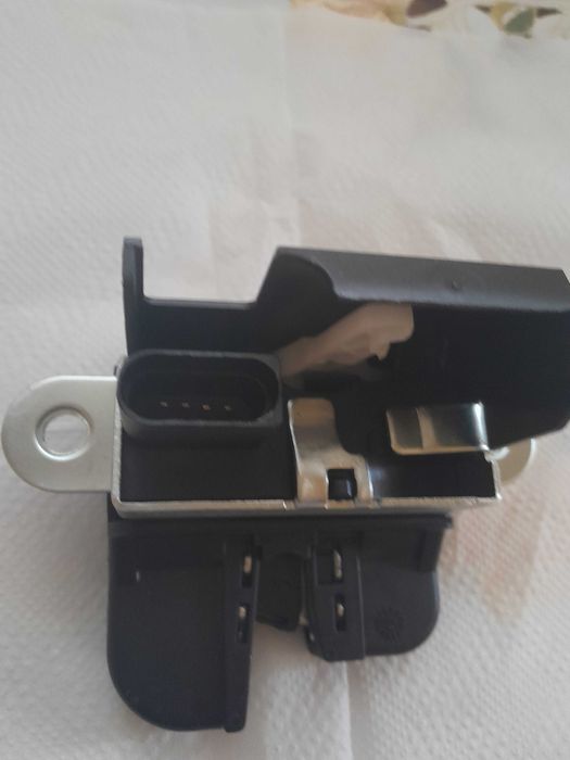 broasca incuietoare portbagaj Volkswagen Passat b6. golf5 ,6,7