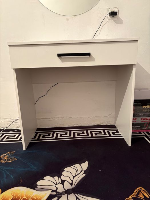 Продам туалетный столик