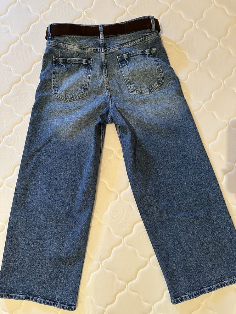 Дамски дънки Zara.Чисто нови само са пробвани.Закупени за 90 лв .