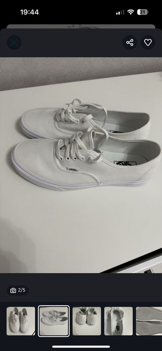 Teneși Vans noi.
