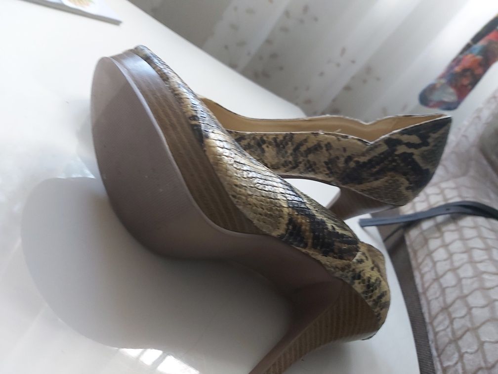 Pantofi material imitatie crocodil, noi