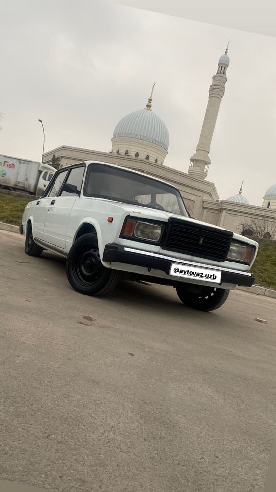 Vaz 2107 sotiladi 1300 срочно