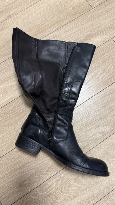 Cizme din piele, marime 39, inchidere cu fermoar, stare buna