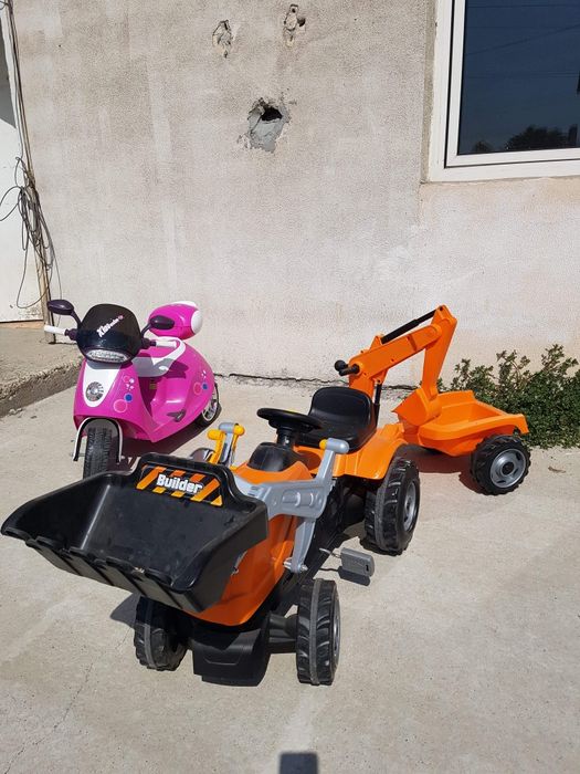 Scuter electric roz pentru fetite