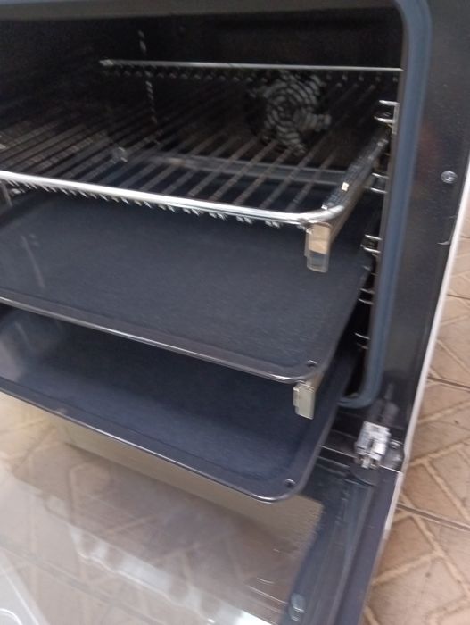 Свободно стояща печка с керамичен плот Voss с 2 години гаранция!