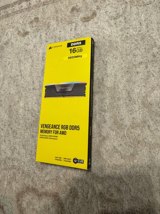 Vand memorie DDR5 Corsair Vengeance RGB 16GB 5600Mhz CL40, sigilata