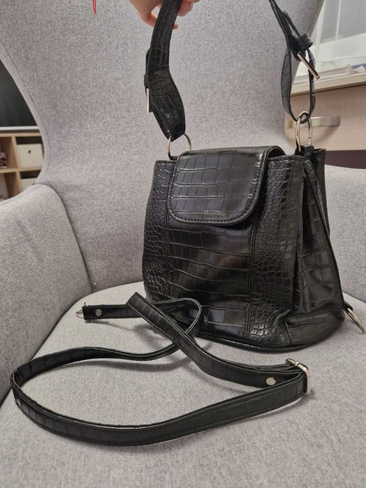 ЧИСТО НОВА кожена чанта