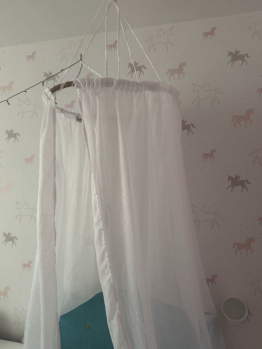 Балдахин за легло