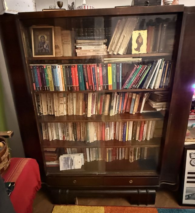 Biblioteca vintage, lemn masiv, cu geamuri