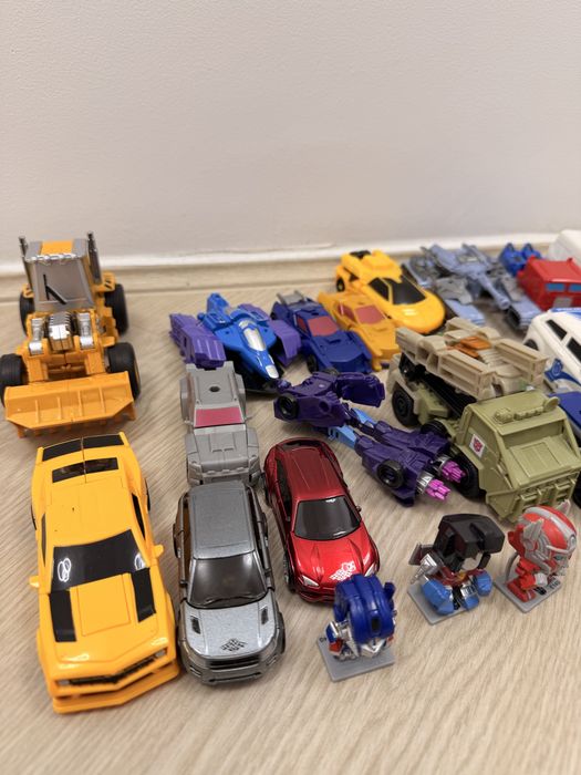 Roboti Transformers de vanzare