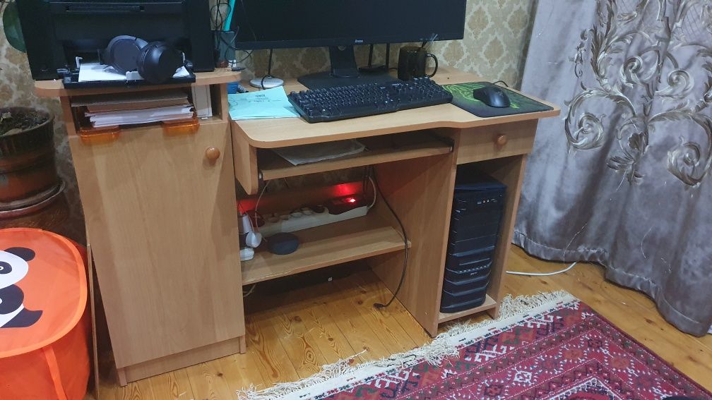 Компьютерный стол