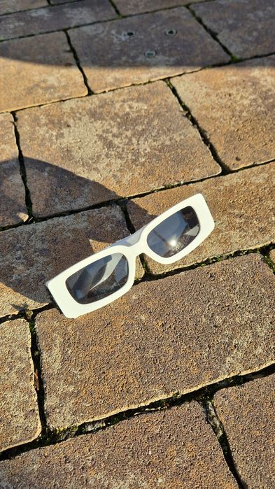 Ochelari de soare Off White albi cu negru