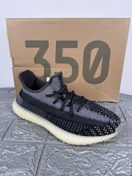 Yeezy 350 v2 Carbon