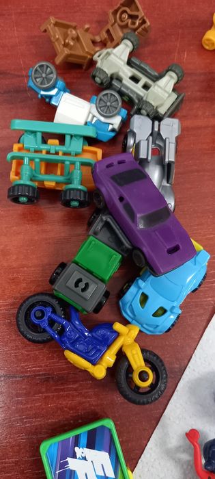 Colecții Kinder surprize