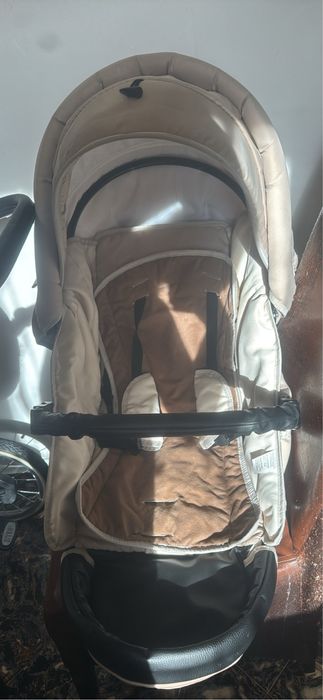 Vând carut 3in1 toate piesele sunt intacte si sunt foarte confortabile