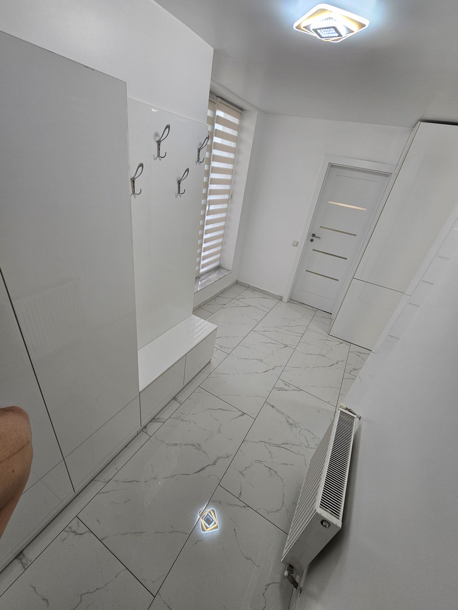 Închiriez apartament 2 camere cu 2 parcari
