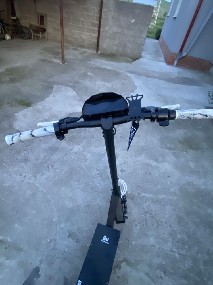 Trotineta kukirin g2 alb negru