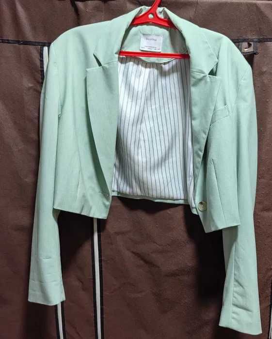 Женский пиджак укороченый