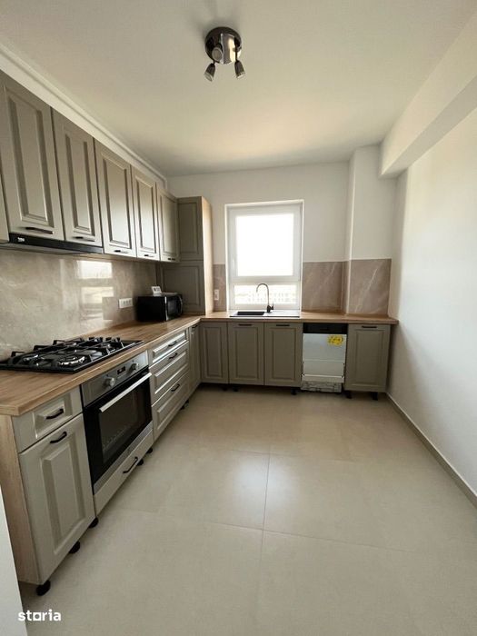 De închiriat apartament 2 camere decomandat zona Coresi