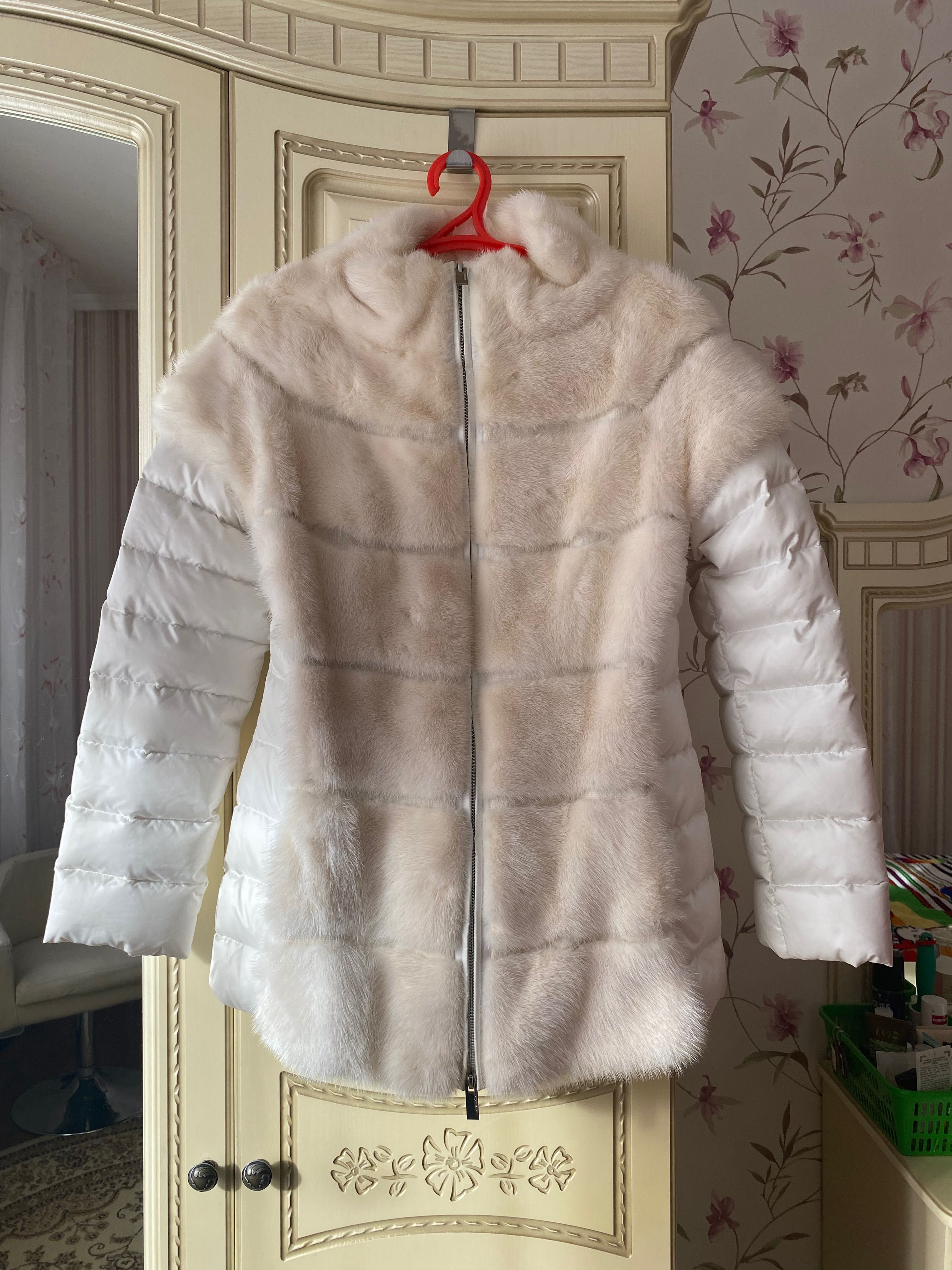Продам куртка-жилетка женская белая