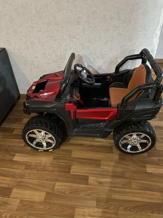 Срочно продам машинку на аккумуляторе