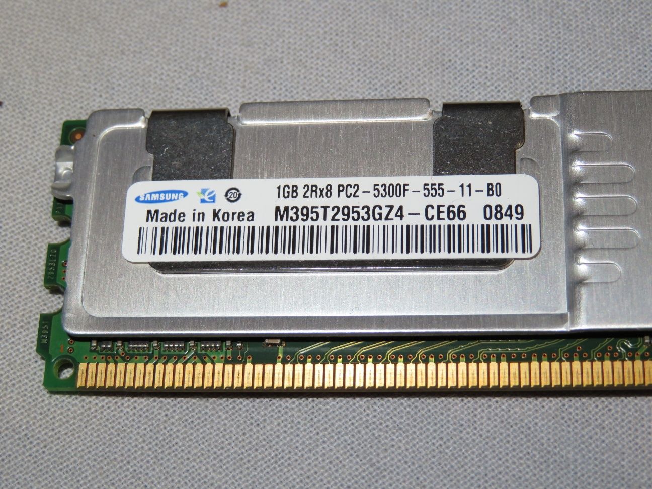 SAMSUNG DDR2 2Rx8-PC2-5300F-555-11-B0 сървърна рам памет