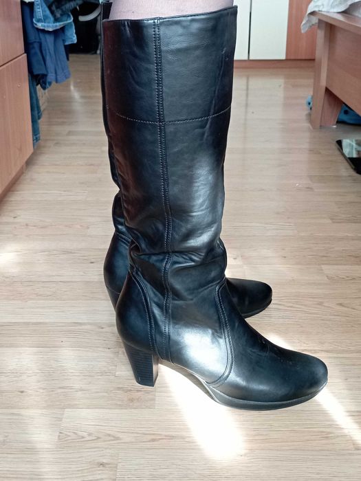 Нови дамски ботуши №41, стелка от естествена кожа 27см.