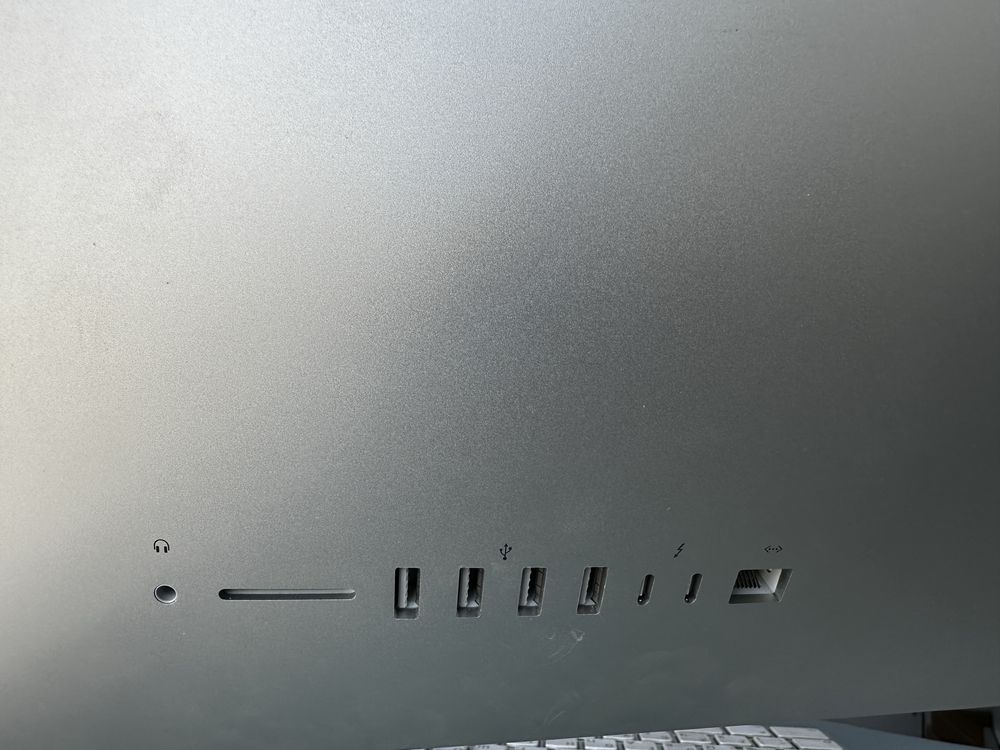 Apple iMac 2017 года 27 inch 5k в идеальном состоянии