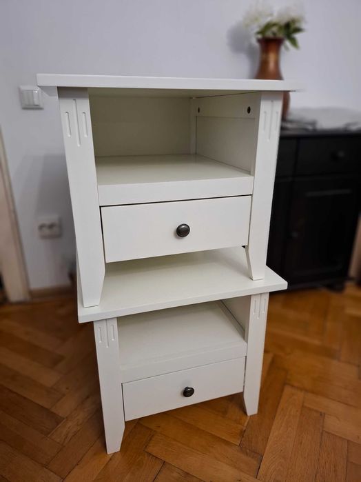 Doua noptiere lemn albe Ikea ca noi, in stare perfecta, 400 lei bucata
