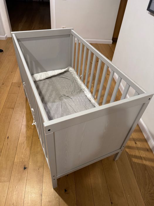 Vand patut bebe Ikea cu saltea si protectie textila